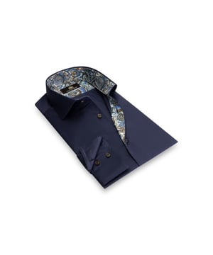 
Een blauw basic overhemd, met een paisley geïnspireerde print aan de binnenkant van de kraag en manchetten. Het is geweven van onze iets zwaardere hoogwaardige kwaliteit Planet stof. Gestyled met real horn knopen. 100% katoen.