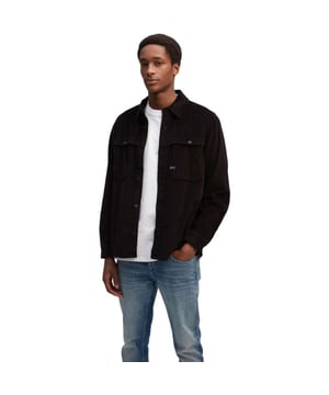 
Zwart overshirt van Denham. Model Camp is gemaakt van een zachte ribcord kwaliteit met knoopsluiting en het bekende geborduurde schaartje bij een borstzak. Een recht model met klepzakken die sluiten met een knoop. Je kunt deze solo dragen of open met een shirt eronder is Camp shirt makkelijk te combineren. Valt normaal uit in de maat.