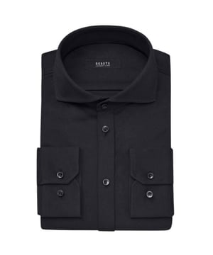 
Desoto overhemd zwart10008-30 080 solid blackshirt lm dress Product beschrijving: Gemeleerd overhemd van Desoto gemaakt van jersey stof. De lange mouwen hebben manchetten met knopen. Dit model heeft een puntkraag en sluit met een rij knopen. De stof voelt zacht en soepel aan waardoor dit overhemd een hoog draagcomfort heeft. Het overhemd is vrij van chemicalien en hoeft niet gestreken te worden.