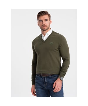 
<p>Heren V-hals sweater met vaste witte overhemd kraag erin. De <a href="https://italian-style.nl/heren/truien-vesten/truien">heren trui</a> met vaste overhemd boord is gefabriceerd van elastische katoen, dit geeft een comfortabel draaggevoel. Deze pullover met V-hals heeft een normale pasvorm. Je kunt de sweater dus gelijk prima over een T-shirt of hemd aankleden. De overhemd kraag zit vast aan de trui en is netjes afgewerkt. Geen last meer dus van een niet goed zittend overhemd onder een trui en toch die nette uitstraling.</p>
<p>Pasvorm: Normal Fit<br />
Materiaal: 80% Katoen, 20% Nylon<br />
Kleur: Olijf Groen<br />
Categorie: All season<br />
Sluiting: Knoop<br />
Patroon: Effen</p>
<p>Hoogte model: 189 cm<br />
Het model presenteert het product in maat: M</p>
<div class="">Artikelnummer: COSENZA -0026-3</div>