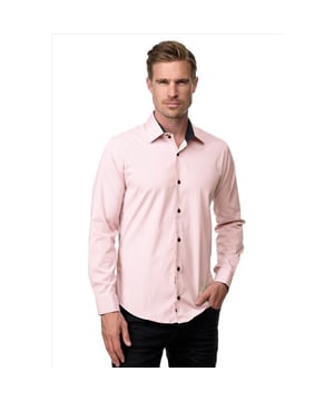 
<p>Roze heren overhemd van Rusty Neal. Deze nette slim fit overhemden hebben een zakelijke uitstraling, maar zijn ook zeer geschikt als vrijetijdskleding. Het roze effen basic overhemd voor mannen heeft een slim fit pasvorm. De <a href="https://italian-style.nl/heren/italiaanse-overhemden/lange-mouw">heren blouse</a> is voorzien van een zwarte binnenboord en zwarte knopen. Je kunt het overhemd voor mannen goed combineren in je outfit met een chino of een jeans.</p>
<p>Materiaal: 60% katoen, 37% Polyester, 3% Elastan<br />
Kleur: Roze<br />
Pasvorm: Slim fit</p>
<p><img class="alignnone size-full wp-image-69519" src="https://italian-style.nl/wp-content/uploads/2020/10/maattabel-rusty-neal-r-44-heren-overhemden.jpg" alt="" width="700" height="698" /></p>