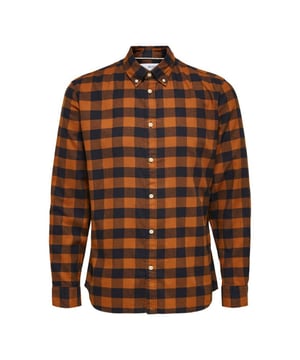
Selected Homme Flanellen Overhemd

 Dit flanellen overhemd van Selected Homme is ideaal om te dragen in de winter of op koudere dagen in de zomer. Deze heerlijke zachte blouse heeft een slim-fit model waardoor die mooi om het lichaam aansluit. De blouse is gemaakt van zacht katoen waardoor hij extra comfortabel aanvoelt. De button-down kraag geeft een autentieke touch aan deze blouse. De blouse heeft lange mouwen met aansluitende mouwmanchetten. De blouse is gemakkelijk te combineren met bijvoorbeel een zwarte spijkerbroek of chino. 

 Goed om te weten:

 Gemaakt van 100% katoen

 Het model is 1.87 m lang en draagt maat L