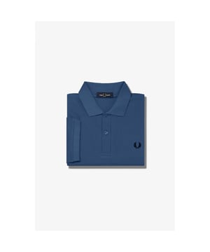 
<p>Het Fred Perry Twin Tipped Polo Shirt is een eche klassieker. De polo is gemaakt van top kwaliteit en komt in een brede kleurenrange. De polo is voorzien van gekleurde boorden bij de kraag en mouwen en heeft een geborduurd logo van Fred Perry op de borst. De polo heeft een normale pasvorm.</p>
<p><strong>Pasvorm:</strong> Regular Fit<br /><strong>Materiaal:</strong> 100% Katoen<br /><strong>Wasvoorschrift:</strong> 30 graden wassen zonder wasverzachter | Niet in de droger</p>

