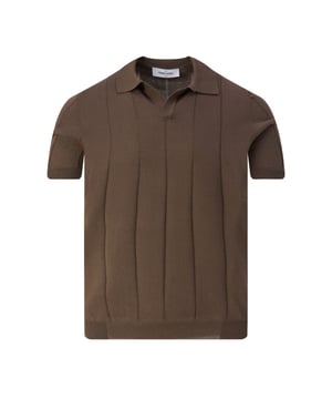 
- Over het Merk: Gran Sasso is een Italiaans kledingmerk dat in 1952 werd opgericht door de familie Di Battista. Het merk staat bekend om zijn hoogwaardige knitwear. De kleding van Gran Sasso is gemaakt van hoogwaardige materialen, zoals wol, kasjmier en cashmere. Het merk biedt een breed scala aan items aan, waaronder truien, vesten, jassen en accessoires. De ontwerpen van Gran Sasso zijn vaak geïnspireerd door de Italiaanse mode. Het merk gebruikt klassieke stijlelementen, zoals nette pasvormen, elegante kleuren en iconische logo's, om een ​​klassieke en tijdloze uitstraling te creëren.