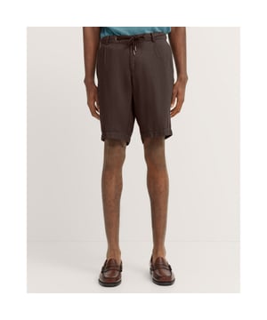 
Bugatti clothing Short geeft je een stijlvolle look in een warme, bruine kleur. Deze korte broek heeft een comfortabele pasvorm en handige zakken, ideaal voor papadag of vakantie. Gemaakt van hoogwaardige stoffen, biedt het een relaxte, zomerse vibe. Bugatti clothing staat synoniem voor kwaliteit en eigentijdse mode, perfect voor wie houdt van modern design en comfort. - Over het merk: Bugatti is de perfecte mix van modern, klassiek en sportief. De beste materialen worden verwerkt met de nieuwste standaardtechnologieën om de Bugatti pasvorm te verzekeren.