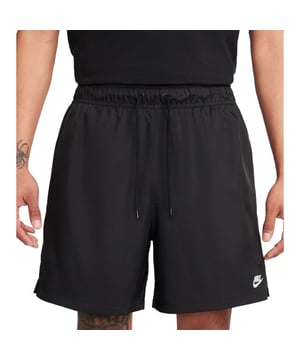 
<div>De Nike Club Flow Short is een korte broek voor heren. Deze geweven shorts zijn sportief en veelzijdig en gemaakt voor gemakkelijk dagelijks comfort. De pasvorm is ontworpen om tot boven de knie te vallen en voelt relaxed aan bij het zitvlak en de dijen, om te voorkomen dat ze beperkend aanvoelen, vooral bij warmer weer. De mesh voering houdt je fris en comfortabel in de stad. Combineer ze met een T-shirt en je favoriete Nike sneakers voor een look die er goed uitziet en die goed aanvoelt. De frisse mesh voering zorgt voor ventilerend, luchtig comfort. Het lichte, geweven materiaal voelt soepel en fris aan. <br><br></div><div><ul><li>Steekzakken </li><li>Achterzak met klittenbandsluiting </li><li>Geborduurd Nike Futura logo op de linkerdij </li><li>Zijsplitjes </li></ul> <br><b>Materiaal: </b><br>100% polyester <br></div>