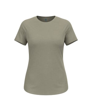 
Het ODLO Active 365 Linencool T-shirt is licht, koel en zacht. Je ideale partner voor warme runs, pilates of gewoon voor elke dag. Het T-shirt is gemaakt van 82% gerecycled polyester jacquard jersey en natuurlijk linnen. Het ademende mesh knit materiaal wordt zo gecombineerd met de natuurlijke voordelen van linnen. Dit shirt is gemaakt in ODLO's eigen fabriek in Europa. Het is afgewerkt met ZeroScent, een bio-based anti-microbiële behandeling die geurtjes en de ophoping van bacteriën beperkt. Verkrijgbaar in vier kleuren.