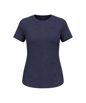 
Het ODLO Active 365 Linencool T-shirt is licht, koel en zacht. Je ideale partner voor warme runs, pilates of gewoon voor elke dag. Het T-shirt is gemaakt van 82% gerecycled polyester jacquard jersey en natuurlijk linnen. Het ademende mesh knit materiaal wordt zo gecombineerd met de natuurlijke voordelen van linnen. Dit shirt is gemaakt in ODLO's eigen fabriek in Europa. Het is afgewerkt met ZeroScent, een bio-based anti-microbiële behandeling die geurtjes en de ophoping van bacteriën beperkt. Verkrijgbaar in vier kleuren.