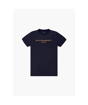 
Het Apollo T-Shirt in de kleur zwart en oranje is perfect te combineren bij elke outfit. Je kunt het T-Shirt vrijwel bij iedere gelegenheid dragen. Het zit comfortabel en het ademt goed, dat maakt de aanschaf van het Apollo T-Shirt  een prima investering, naast het feit dat het T-Shirt ook nog eens heerlijk zit. Het Apollo T-Shirt is gemaakt van is gemaakt van 100% katoen en is ontworpen met twee bedrukte designs op de voorzijde en achterzijde.