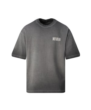 
- Over het Merk: Denham is een in Nederland opgericht denimmerk dat in 2008 werd opgericht door Engelse jeanmaker Jason Denham. Het merk staat bekend om zijn unieke en eigenzinnige ontwerpen. De kleding van Denham is gemaakt van hoogwaardige materialen, zoals denim, katoen en wol. Het merk biedt een breed scala aan items aan, waaronder jeans, jassen, broeken, truien, overhemden en accessoires. De ontwerpen van Denham zijn vaak geïnspireerd door de Amerikaanse en Japanse denimcultuur. Het merk gebruikt unieke stijlelementen, zoals contrasterende stiksels, vintage wash en oversize pasvormen, om een unieke en eigenzinnige uitstraling te creëren.
