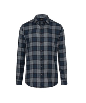 
65% Polyester, 35% Katoen. Stof: Zachte aanraking, Keperstof. Ontwerp: Geruite. Manchet: Geknoopt. Halslijn: Gekraagd, Kentkraag. Hem: Gebogen. Mouwtype: Met lange mouwen. Rugnaad, rugstuk. 110gsm. Duurzaamheid: Oeko-Tex Standaard 100 Gecertificeerd. Verpakking: Polyzak. S: 38 in. M: 41 in. L: 44 in. XL: 47 in. XXL: 50 in. 3XL: 53,5 in.