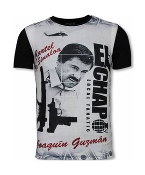 Dit hippe artikel van Local Fanatic vind je nu in de sale op V&D in de Local Fanatic outlet!
Exclusieve Digital Rhinestone T-shirt van het topmerk Local Fanatic. Dit T-shirt wordt gemaakt van een zeer hoogwaardige kwaliteit Polyester. Ze hebben een uitstekende afwerking en pasvorm.  - <p><strong>Specificaties:<br /></strong>- Kleur: Zie Afbeelding<br />- Seizoen: Voorjaar / Najaar<br />- Kraag: Ronde Kraag<br />- Mouwen: Korte Mouw<br />- Patroon: 3D Print met Rhinestones<br />- Kwalitatief Hoogwaardige Afwerking<br />- Materiaal: 94% katoen en 6% Lycra<br />- Weefsel: Dun geweven<br />- Pasvorm: Getailleerd Italiaans<br />- Wasvoorschrift: Handwas, Binnenste buiten wassen (Niet in de droger)<br />- Beschikbare maten: S - M - L - XL - XXL<strong><br /></strong><br /><strong>Local Fanatic</strong> is een jong merk voor modebewuste mannen die aandacht besteden aan kleding en uiterlijk met de Allure en Glamour.</p>
<p>Kenmerkend van het merk zijn de zeefdruk- en digitaal prints die gegarandeerd staan voor kwaliteit van vooruitstrevende stoffen in Italiaanse