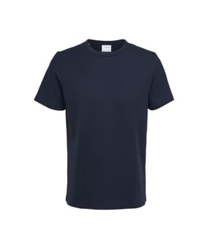 
Selected Homme Slhjoseph Pique ss Casual T-Shirt

 Op zoek naar een stijlvol en comfortabel t-shirt voor casual gelegenheden? De Selected Homme Slhjoseph pique ss casual heren t-shirt is de perfecte keuze! Dit t-shirt is gemaakt van hoogwaardige materialen en is ontworpen om zowel comfort als duurzaamheid te bieden, terwijl het tegelijkertijd een tijdloze stijl uitstraalt. Het Selected Homme Slhjoseph pique ss casual heren t-shirt is gemaakt van zacht katoen en heeft een regular fit pasvorm. Het t-shirt is voorzien van een klassieke kraag en korte mouwen. Het Slhjoseph pique ss casual heren t-shirt is geschikt voor verschillende casual gelegenheden, zoals een dagje uit, een barbecue of gewoon voor dagelijks gebruik. Het t-shirt is gemakkelijk te combineren met andere kledingstukken, waardoor het een veelzijdige toevoeging aan je garderobe is.

 Let op! Er zit een klein katoenen werkje in het shirt, dit is nauwelijks te zien op de