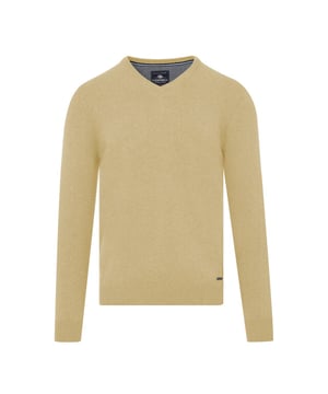 
Campbell London Trui v-hals combineert stijl en comfort in de kleur New Wheat. Deze gemêleerde trui met v-hals is een veelzijdig kledingstuk dat elke look compleet maakt. Campbell staat bekend om zijn tijdloze ontwerpen en hoogwaardige kwaliteit, perfect voor elke gelegenheid waarin je je ontspannen en zelfverzekerd wilt voelen. - Over het merk: De herenkleding van Campbell is klassiek met een moderne twist voor een doelgroep die vol van het leven geniet. Campbell heeft warme trendkleuren, prints en materialen in het assortiment. De comfortabele pasvorm van de kledingstukken biedt een heerlijk draagcomfort en voldoende bewegingsruimte. Ieder kledingstuk van Campbell wordt gemaakt van hoogwaardige stoffen en is perfect afgewerkt.
