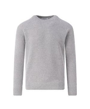 
- Over het Merk: Gran Sasso is een Italiaans kledingmerk dat in 1952 werd opgericht door de familie Di Battista. Het merk staat bekend om zijn hoogwaardige knitwear. De kleding van Gran Sasso is gemaakt van hoogwaardige materialen, zoals wol, kasjmier en cashmere. Het merk biedt een breed scala aan items aan, waaronder truien, vesten, jassen en accessoires. De ontwerpen van Gran Sasso zijn vaak geïnspireerd door de Italiaanse mode. Het merk gebruikt klassieke stijlelementen, zoals nette pasvormen, elegante kleuren en iconische logo's, om een ​​klassieke en tijdloze uitstraling te creëren.