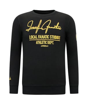 Dit artikel van LF Amsterdam koop je nu met hoge korting in de LF Amsterdam outlet op V&D!
Heren Sweater - Athletic Dept. - Zwart / Goud - <p><strong>Specificaties:<br /></strong>- Heren Sweater - Athletic Dept.<br />- Artikel code: 11-6518ZG<br />- Kleur: Zie Afbeelding<br />- Seizoen: Voorjaar / Najaar<br />- Kraag: Ronde Kraag<br />- Mouwen: Lange Mouw<br />- Patroon: Borduur<br />- Kwalitatief: Hoogwaardige Afwerking<br />- Materiaal: 84% Katoen en 16% Polyester<br />- Weefsel: Geweven<br />- Pasvorm: Getailleerd Italiaans<br />- Wasvoorschrift: Handwas, Binnenste buiten wassen (Niet in de droger)<br />- Beschikbare maten: S - M - L - XL - XXL<br /><br /><b>Local Fanatic</b> is een jong merk voor modebewuste mannen die aandacht besteden aan kleding en uiterlijk met de Allure en Glamour.<br />Kenmerkend van het merk zijn de zeefdruk- en digitaal prints die gegarandeerd staan voor kwaliteit van vooruitstrevende stoffen in Italiaanse pasvormen.</p>