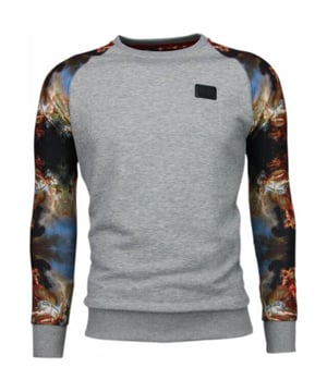 De laatste maten van dit topitem uit onze Local Fanatic outlet, scoor je met een flinke korting. Het is altijd Local Fanatic sale in de Heren Truien & Vesten Outlet outlet op V&D.
Exclusieve Crewneck van het topmerk Local Fanatic. Mythologie Arm Motief wordt gemaakt van een zeer hoogwaardige kwaliteit katoen. Ze hebben een uitstekende afwerking en pasvorm.  - <strong><strong>Specificaties:</strong><br /></strong>- Kleur: Zie Afbeelding<br />- Seizoen: Voorjaar / Najaar<br />- Kraag: Ronde hals<br />- Mouwen: Lange Mouw<br />- Patroon: Bedrukt raglan patroon<br />- Kwalitatief Hoogwaardige Afwerking<br />- Materiaal: 84% Katoen en 16% Polyester<br />- Weefsel: Dun geweven<br />- Pasvorm: Getailleerd Italiaans<br />- Wasvoorschrift: Machinewas 30 graden, Binnenste buiten wassen (Niet in de droger)<br />- Beschikbare maten: S - M - L - XL - XXL - XXXL<br /><b><br />Local Fanatic</b> is een jong merk voor modebewuste mannen die aandacht besteden aan kleding en uiterlijk met de Allure en Glamour.<br />Kenmerkend van het merk zijn de zeefdruk- en digitaal prints die gegarandeerd staan voor kwaliteit van vooruitstrevende stoffen in Italiaanse pasvormen.