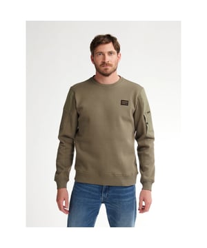 
Comfy mossy stone trui met ronde hals en aan de onderkant en mouwen afgewerkt met boorden. Twijfel je tussen twee maten? Kies dan de grootste maat. Deze trui is gemaakt van 50% polyester en 50% katoen.