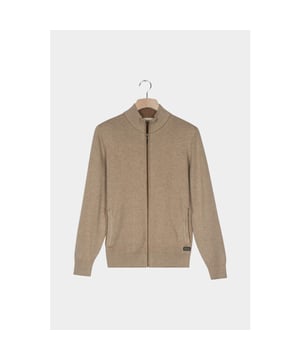 
Baileys Vest Rood Cardigan Zip all-over 2-tone 522009/855 met artikelcode522009/855 .  van het materiaal 100% Katoen. Extra specificaties: , , , , kleur Rood.