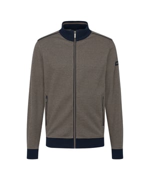 
Bugatti clothing Vest is een stijlvol, bruin kledingstuk met een uniek patroon en ritssluiting. Gemaakt van hoogwaardige materialen, biedt het comfort en duurzaamheid. Het vest past perfect in de categorieën herenkleding en truien en vesten. Bugatti clothing staat bekend om zijn tijdloze en elegante ontwerpen, gecombineerd met moderne trends en hoogwaardige kwaliteitsmaterialen. - Over het merk: Bugatti is de perfecte mix van modern, klassiek en sportief. De beste materialen worden verwerkt met de nieuwste standaardtechnologieën om de Bugatti pasvorm te verzekeren.