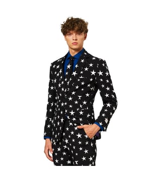
De ster van het feestje word je niet zomaar. Maar als je dit pak draagt, staat het in de sterren geschreven dat het lukt. Deze print is zo stijlvol, dat wij durven te garanderen dat iedereen die jou in dit sterrenpak ziet compleet starstruck is. En zo niet, dan zijn ze gewoon jaloers.