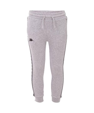 
76% Katoen, 22% Polyester, 2% Viskose. Ontwerp: Effen, Logo herhalen. Genaaid op. Zakken: 2 Zijzakken. Taille: Verstelbaar, Koordje, Elastiek.