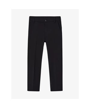 
De Mayoral Broek in de kleur zwart is een pantalon model met zakken, een knoopsluiting, riemlussen en kontzak. Combineer de broek met het bijpassende vest.