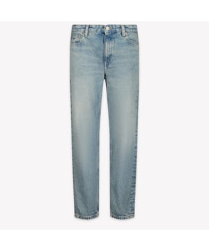 
<p>Deze Tommy Hilfiger kinderjeans in lichtblauw is een verfijnde keuze voor de modebewuste jongeman. De premium denimstof biedt niet alleen uitzonderlijk comfort, maar ook een vleugje luxe dat je van dit iconische merk mag verwachten. De barrel fit zorgt voor een eigentijdse uitstraling, terwijl je kind zich vrij kan bewegen. Perfect voor zomerse avonturen, combineer je deze jeans moeiteloos met een stijlvolle top voor een tijdloze look. Ontdek de perfecte balans tussen vakmanschap en design — een must-have voor de garderobe van je kleintje. </p>

<p>TOMMY HILFIGER KIDS KB0KB095621 ZOMER 2025</p>