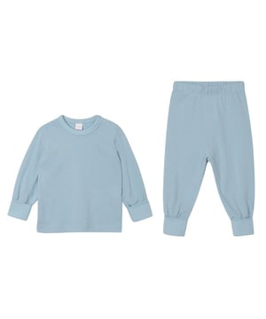 
100% biologisch katoen. Stof: Single Jersey. Ontwerp: Eenvoudig. Hals: Crew Neck. Mouwtype: Met lange mouwen. Manchet: Geribd, omgeslagen manchet. Zoom: Geribd, eennaaldsgestikt. Fastening: Popper, Pull-On. Afscheurbaar etiket. Inhoud: 1 zwembroekje, 1 topje. 150 g/m². Duurzaamheid: GOTS gecertificeerd, OCS Standaard, Oeko-Tex Standaard 100 gecertificeerd, PETA-goedgekeurd Veganistisch..