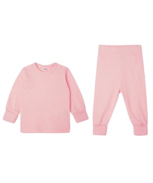 
100% biologisch katoen. Stof: Single Jersey. Ontwerp: Eenvoudig. Hals: Crew Neck. Mouwtype: Met lange mouwen. Manchet: Geribd, omgeslagen manchet. Zoom: Geribd, eennaaldsgestikt. Fastening: Popper, Pull-On. Afscheurbaar etiket. Inhoud: 1 zwembroekje, 1 topje. 150 g/m². Duurzaamheid: GOTS gecertificeerd, OCS Standaard, Oeko-Tex Standaard 100 gecertificeerd, PETA-goedgekeurd Veganistisch..