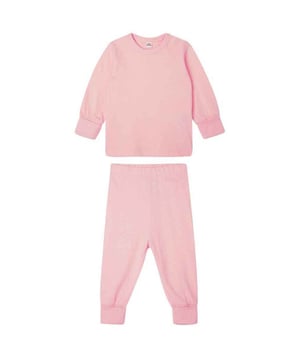 
100% Katoen. Stof: Single Jersey. Ontwerp: Eenvoudig. Hals: Crew Neck. Waistline: Elastiek. Mouwtype: Met lange mouwen. Manchet: Geribd, omgeslagen manchet. Zoom: Enkele naald gestikt. Enkel met manchet, afscheurbaar etiket. Bevestiging: Drukknoop, Overtrekken, Aantrekken. 150 g/m². Duurzaamheid: ACCORD, Amfori, B Corp Certified, BSCI, Fair Wear Approved, Oeko-Tex Standard 100 Certified, Organic Cotton, PETA-Approved Vegan, REACH, Textile Exchange, Vegan, WRAP Certified.. Let op: Poppers niet inbegrepen bij maat 2-3.