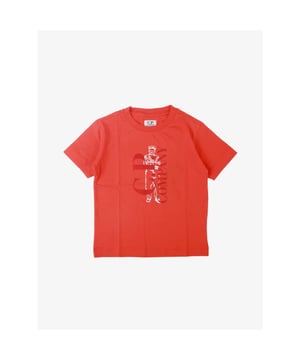 
Het CP Company Junior Shirt in de kleur Mandarin Red heeft een groot logo in het wit met het CP Company mannetje. Combineer met een van de CP Company zwembroeken.
