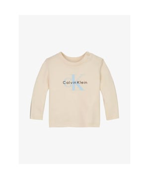
De longsleeve is gemaakt van stretch jerseykatoen, ronde halslijn met drukknoop, lange mouwen, groot Calvin Klein-monogram logo op de borst en een regular fit.
