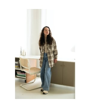 
Wardrobe refresh! Te gek deze oversized lange blouse in een coole ruit. Winterse ruiten stof, ideaal in het najaar als in-between en in de winter lekker voor binnen. Stoere grote borst zakken. Zie fotos voor de fit.