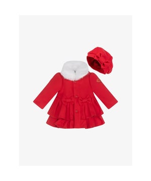 
Deze rode mantel is gewoon te enig. Baby rode jas van Adee met bijpassende baret.