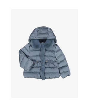
Deze mooie en warme winterjas is echt erg mooi in het echt. We nodigen je van harte uit om naar onze winkel in Alkmaar te komen om deze jas in het echt te voelen en te passen. Je zul zeker ook enthousiast van worden. 
Jas is in de kleur warm blauw..