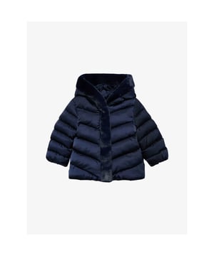 
Jas voor baby van het merk Abel & Luna in de kleur navy met een mooi accent van super zacht imitatiebond. 