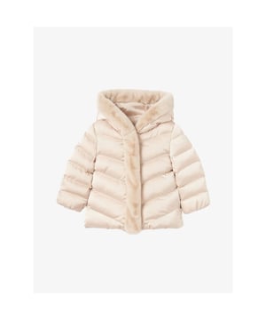
Jas voor baby van het merk Abel & Luna in de kleur beige met een mooi accent van super zacht imitatiebond.
