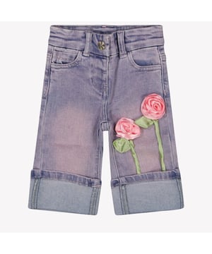 
39E4005020 6290 STONE BLEACH + ROSA SS25<br>Jeans met rozenapplicatie<br><ul>roze</ul><ul>knoopsluiting aan de voorkant</ul><ul>klassieke vijf zakken</ul><ul>draai</ul><ul>zoom omhoog</ul><ul>logopatch op de achterkant</ul><ul></ul><ul></ul><ul></ul><ul></ul><br>MONNALISA