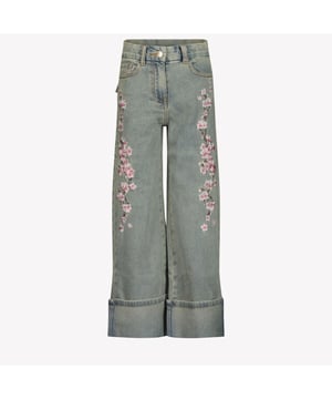 
19E4015021 5503 BLUE SS25<br>jeans met bloemenborduursel<br><ul>lichtblauw</ul><ul>katoenmix</ul><ul>strekken</ul><ul>ontwerp</ul><ul>gewassen denim</ul><ul>bloemenborduurwerk op de voorkant</ul><ul>verborgen gulp en knoopsluiting</ul><ul></ul><ul>klassieke vijf zakken</ul><ul>logopatch op de achterkant</ul><br>MONNALISA