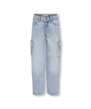 
Deze stoere blauwe denim jeans van het merk Kids Only is perfect voor meisjes die houden van comfort en stijl. De losse pasvorm zorgt voor een relaxed gevoel, terwijl de denim stof van 100% katoen zorgt voor een stevige en duurzame kwaliteit. De jeans is eindeloos te combineren en is ideaal voor zowel speelse avonturen als feestelijke gelegenheden. De blauwe denim kleur geeft een tijdloze en trendy uitstraling. Met deze jeans laat jouw kleine meid zien dat ze klaar is voor elke uitdaging! Shop nu deze must-have voor in de kledingkast van jouw dochter bij Nummer Zestien.