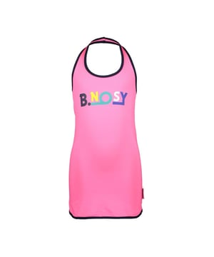 
Deze roze halterjurk van b.nosy is een must-have voor meisjes! Het korte model zorgt voor een trendy uitstraling en de vrolijke kleur is perfect voor de zomer. De jurk is gemaakt van hoogwaardig materiaal en heeft een comfortabele pasvorm. Aan de voorzijde is de jurk voorzien van een opdruk, wat zorgt voor een speelse touch. Perfect om te dragen tijdens een dagje uit of een feestelijke gelegenheid. Combineer de jurk met leuke sandaaltjes en een haarband voor een complete look. Bestel deze prachtige roze jurk nu in onze webshop en laat jouw kleine fashionista stralen!