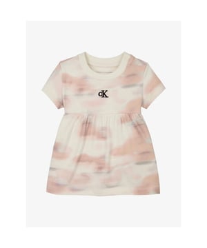 
Calvin Klein baby schattige jurkje met een roze dessin en voorkant CK logo.

Dit Calvin Klein baby jurkje is verkrijgbaar in de maten 62 t/m maar 104.