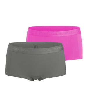 
Björn Borg Meisjes Minishorts 2-Pack

 Comfortabel en stijlvol – deze Björn Borg minishorts voor meisjes bieden de perfecte mix van pasvorm en kleur. Ideaal voor actieve dagen en dagelijkse outfits.

 Belangrijkste kenmerken

   
 *  2-pack meisjes minishorts     
 *  Gemaakt van zacht en ademend katoen met stretch     
 *  Elastische tailleband met ingeweven Björn Borg-logo     
 *  Geschikt voor dagelijks gebruik en sport   Kleuren

   
 *  1x Effen grijs met grijze logo-band     
 *  1x Felroze met roze logo-band   Materiaalcompositie

 95% katoen, 5% elastaan

 Onderhoudsinstructies

   
 * Wassen op max. 40°C     
 * Niet bleken     
 * Droog op lage temperatuur     
 * Niet strijken op logo of prints   Artikelnummer

 144807-703212-50161