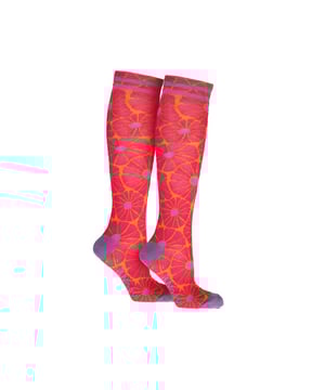 
B.Nosy zomer kniekousen meisjes - fabulous roze AOP - Maya

Materiaal 78% katoen, 20% polyamide, 2% elastaan