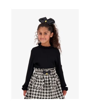
De AngelsFace Elma top in zwart heeft een ribkwaliteit met ruched detail bij de hals en mouwtjes. De Elma top is een perfecte basic om in je kast te hebben.