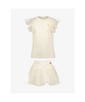 
Le Chic babykleding. 2-delige set bestaat uit een creme shirt met ruches van tule langs de mouwen en een bijpassende tule ruches rok. 

Le Chic babykleding is verkrijgbaar vanaf maat 12 maanden t/m 3 jaar oftewel maat 80 t/m maar 98.