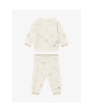 
Gebreide set van het Amerikaanse merk Guess. De set bestaat uit een trui en legging. De trui met all-over logo opdruk heeft een ronde hals en elastische boorden. De broek heeft ook een all-over opdruk en elastische boorden.