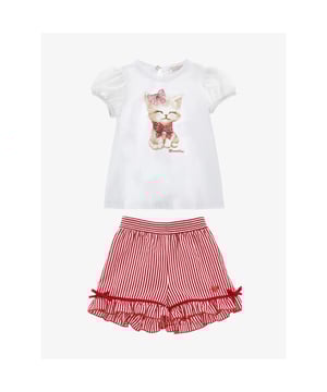 
De Monnalisa Set in de kleur Bianco bestaat uit een t-shirt met pofmouw, knoopsluiting op de rug en print met kat. De short heeft een elastieke tailleband, roezels aan de onderkant en strikdetails.