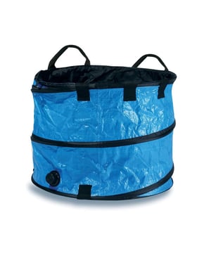 
Deze opvouwbare wasbak voor dieren is speciaal ontworpen om uw hond en kat te wassen. De wasbak heeft: - een dubbele wand van waterdicht PVC-doek en een veerframe - 4 versterkingen van 45 cm die in de stoffen inkepingen aan de rand van de bak kunnen worden gestoken. De inkepingen van de bovenste ring sluiten met klittenband - 2 kleine hoesjes, waarvan één gesloten met klittenband, onder de bak om de versterkingen op te bergen wanneer de bak is opgevouwen - afvoerstop - draaghandvatten - kan opgevouwen blijven door middel van 2 lussen en een knoop - kan worden opgeborgen in een transparante plastic hoes met draaghandvat. Merk: CaliCosy Kleur: Blue